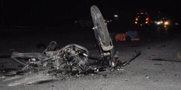 Tráiler aplasta y mata a motociclista