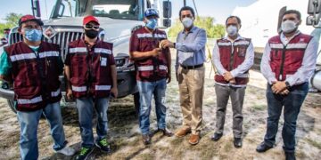  Mario López  entrega cuatro camiones  compactadores de basura a Matamoros