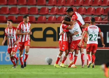 Necaxa celebra 97 aniversario con remontada 2-1 a Santos
