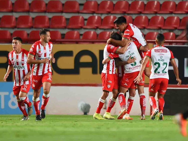 Necaxa celebra 97 aniversario con remontada 2-1 a Santos