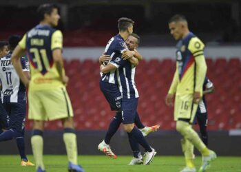 Rayados le pega 3-1 al América en el Azteca