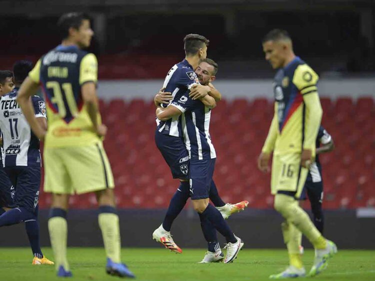 Rayados le pega 3-1 al América en el Azteca