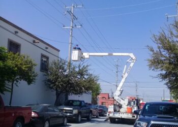 Mejora municipio alumbrado público en Nuevo Laredo