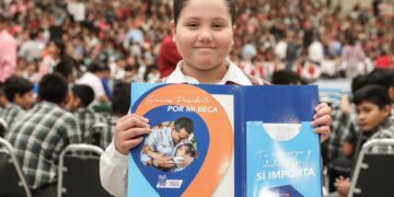 Alcalde llama a renovarse en  este ciclo escolar