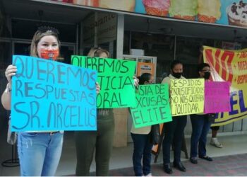 Protestan meseras de cafetería Elite-Tampico; 5 meses sin sueldo