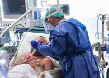 Muertes por coronavirus superan las 61 mil en México