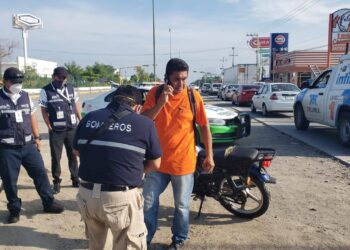 Mujer se da a la fuga tras lesionar a motociclista