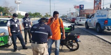 Mujer se da a la fuga tras lesionar a motociclista