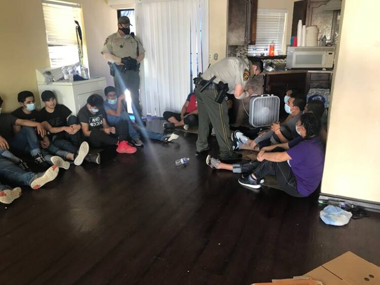 Descubren “encolchonados” ocho indocumentados mexicanos