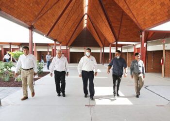 Solicita gobernador a AMLO conclusión de hospitales de Matamoros y Madero