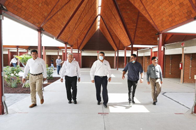 Solicita gobernador a AMLO conclusión de hospitales de Matamoros y Madero