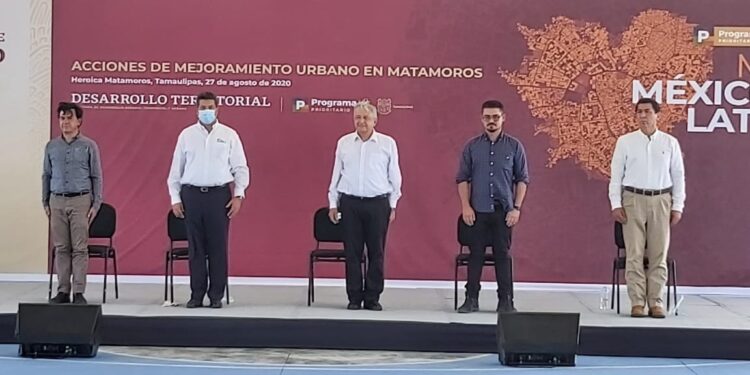 Entrega AMLO en Matamoros obras por 482 MDP en beneficio de la gente pobre