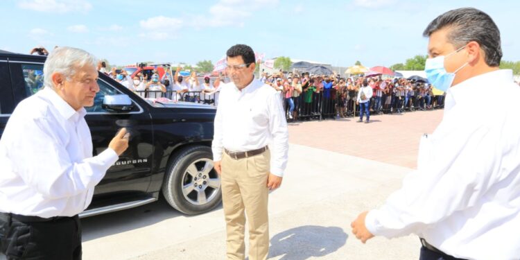 Entrega AMLO en Matamoros obras por 482 MDP en beneficio de la gente pobre