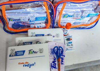 Permitan a alumnado uso de  útiles que recibieron: Rivas