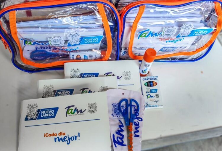 Permitan a alumnado uso de  útiles que recibieron: Rivas