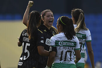 Tigres golea a Santos y se mantienen invictas