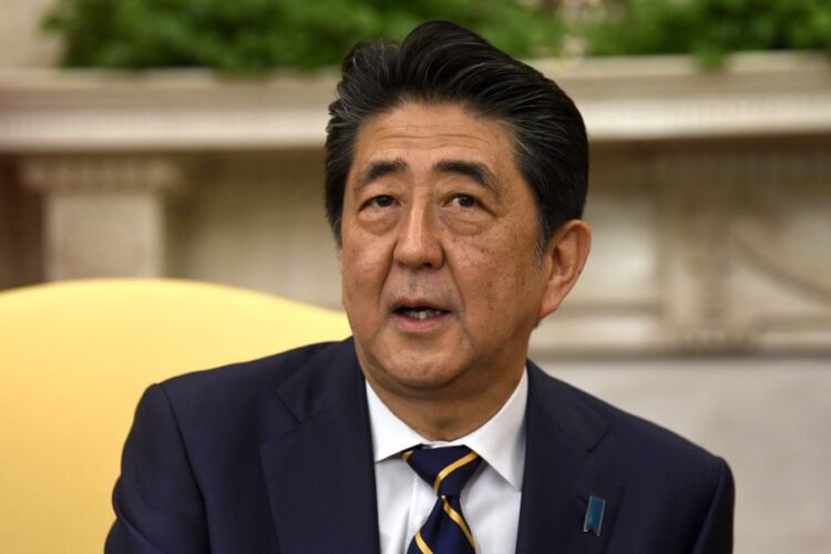 Renuncia primer ministro de Japón por problemas de salud