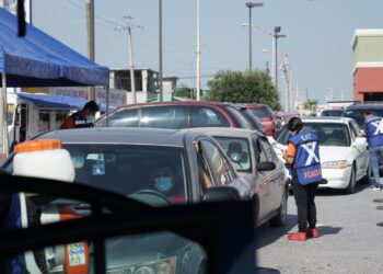 Protege desinfección gratuita de autos a las familias