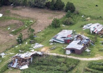 Suman 14 muertos por huracán ‘Laura’ en EU