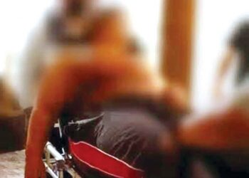 Maestra se desespera por modelo virtual de clases y se corta venas