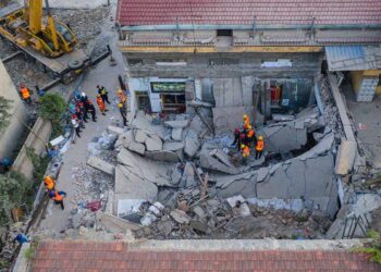 Restaurante se derrumba en China; al menos 17 muertos