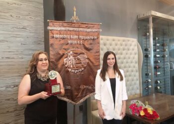 Académica de la UAT recibe presea Mujer Profesionista 2020