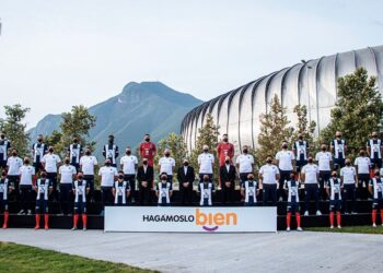 Sin Hugo González, Rayados se toma foto oficial