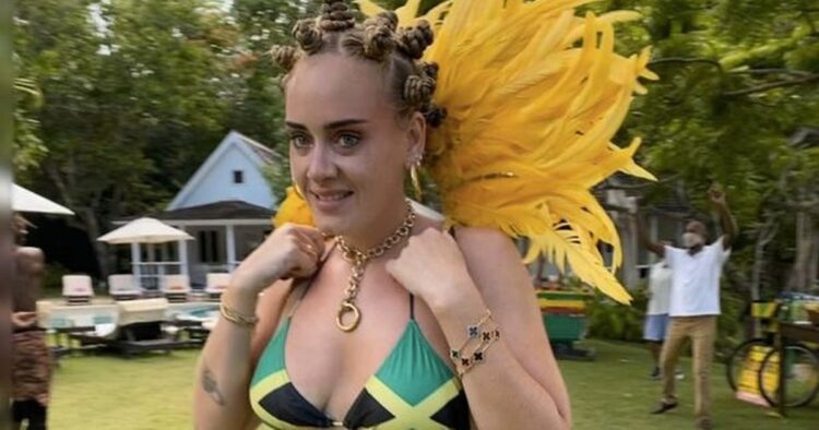 Adele presume vientre plano en redes sociales