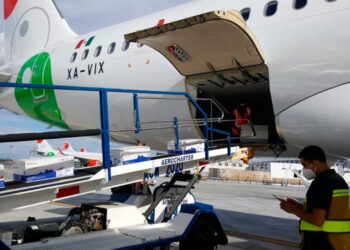 Llegan 200 mil cubrebocas a Monterrey desde Francia