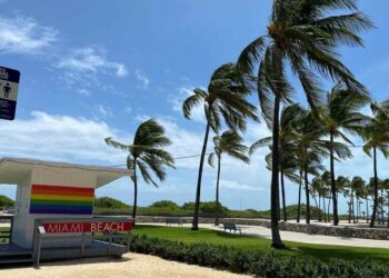 ‘Isaías’ pierde fuerza en su avance hacia Florida