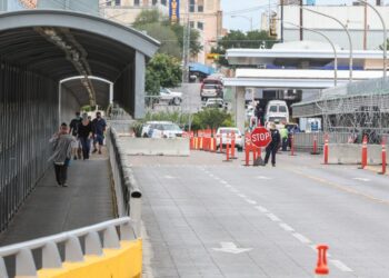 Restricción de EU baja  cruces por Kilómetro 26 a Nuevo Laredo