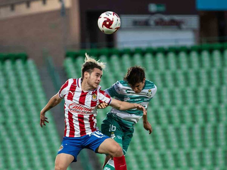 Santos-Laguna doblega 2-0 a las Chivas de Guadalajara