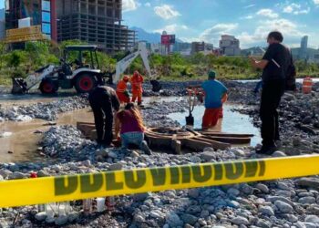 Van al rescate de Virgen en el Río Santa Catarina