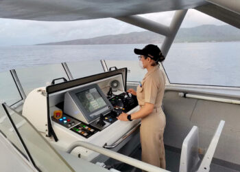 Patrulla costera zarpa con una mujer al mando por primera vez