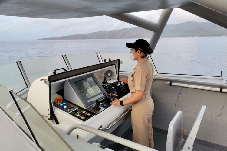 Patrulla costera zarpa con una mujer al mando por primera vez