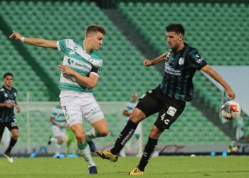 Santos Laguna se impone 2-1 a Gallos de Querétaro