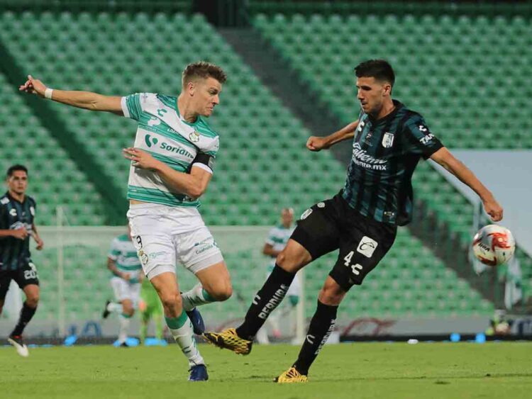 Santos Laguna se impone 2-1 a Gallos de Querétaro