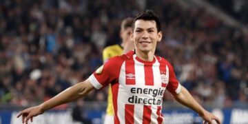 Gatusso confirma la permanencia de Chucky Lozano en el Napoli