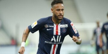 Brasileño Neymar seguirá en el PSG de Francia