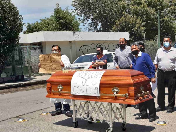 Hasta tres días sin sepultura, por falta de certificados para pacientes covid-19