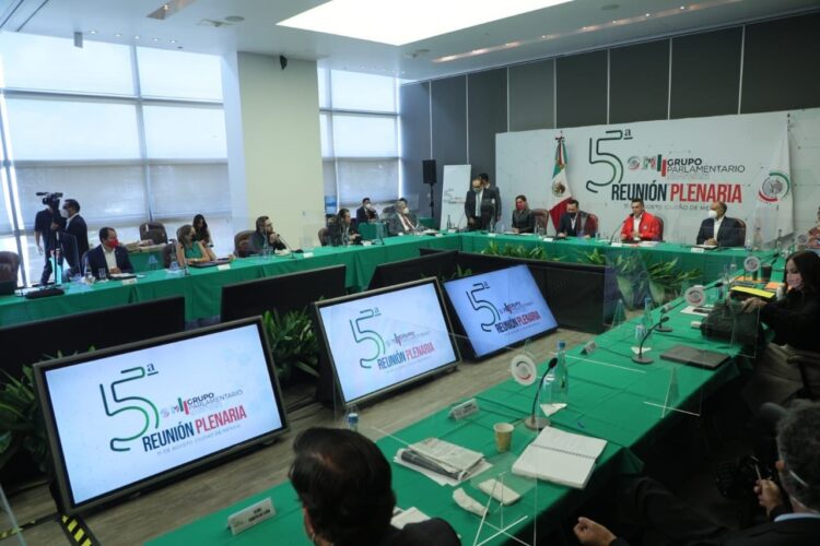 Realiza PRI reunión plenaria para periodo de sesiones del Senado