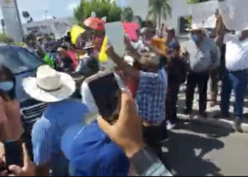 Sorgueros interceptan a AMLO