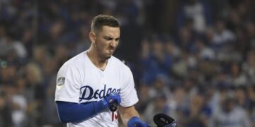 Barnes anota carrera que da a Dodgers 7mo triunfo seguido