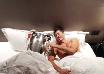 La mejor noche de Lewandowski: ¡Durmió con la Champions!