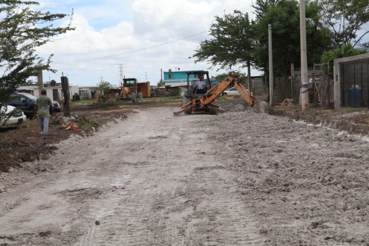 Logra Mario López 64 mdp para 26 obras de pavimentación en Matamoros