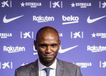 Eric Abidal, fuera del Barcelona