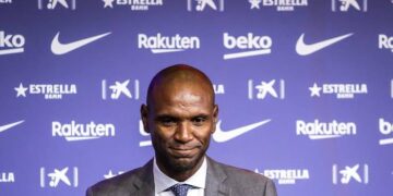 Eric Abidal, fuera del Barcelona