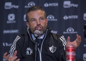 Rafael Puente, agradecido con sus jugadores por defenderlo