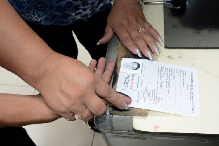 Llamarán por teléfono  a recoger cartilla militar