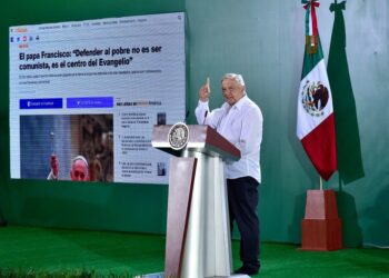 “Defender al pobre no es ser comunista”: AMLO citó al papa y pidió a opositores leer su discurso